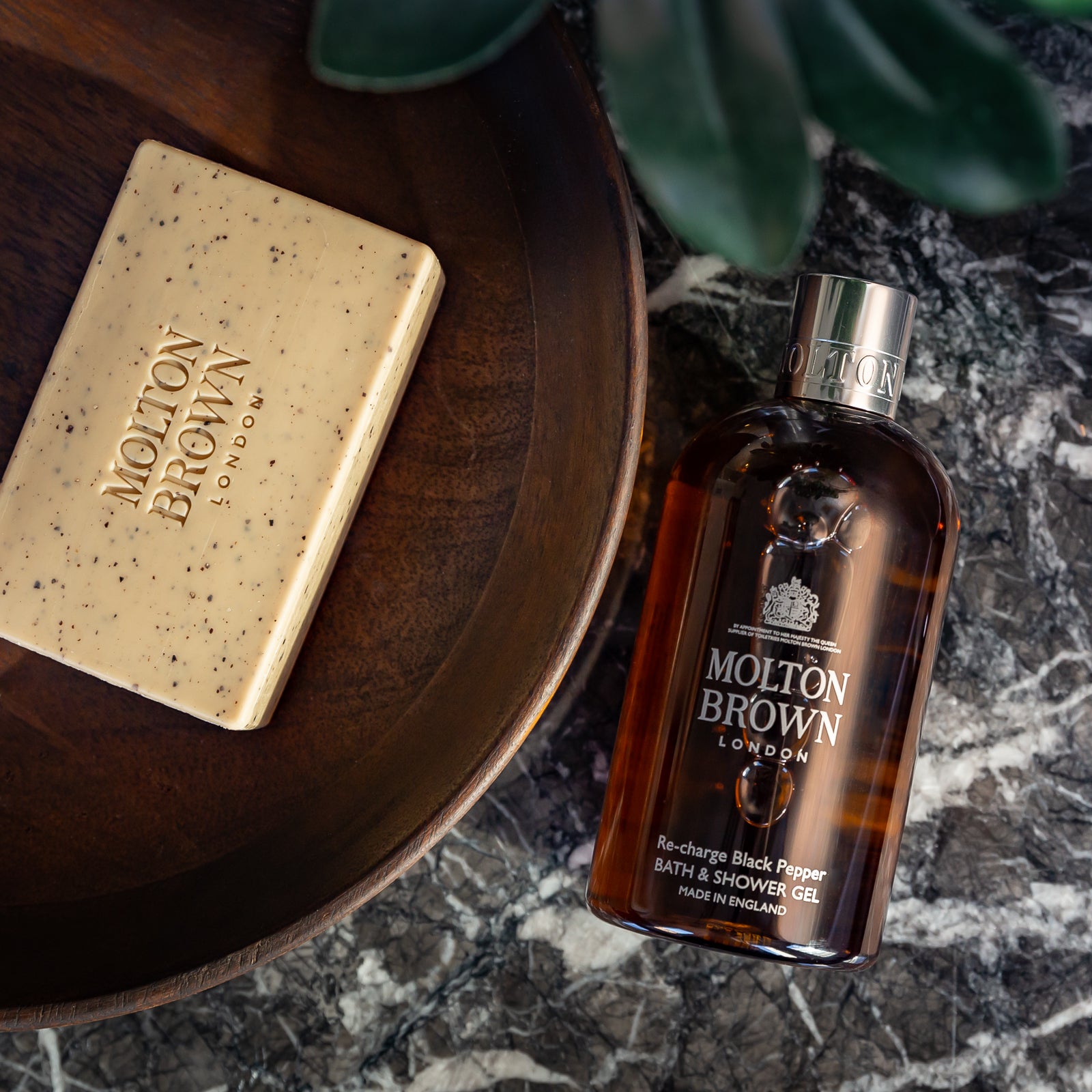 Molton Brown Re-charge Black Pepper Bath & Shower Gel 300ml